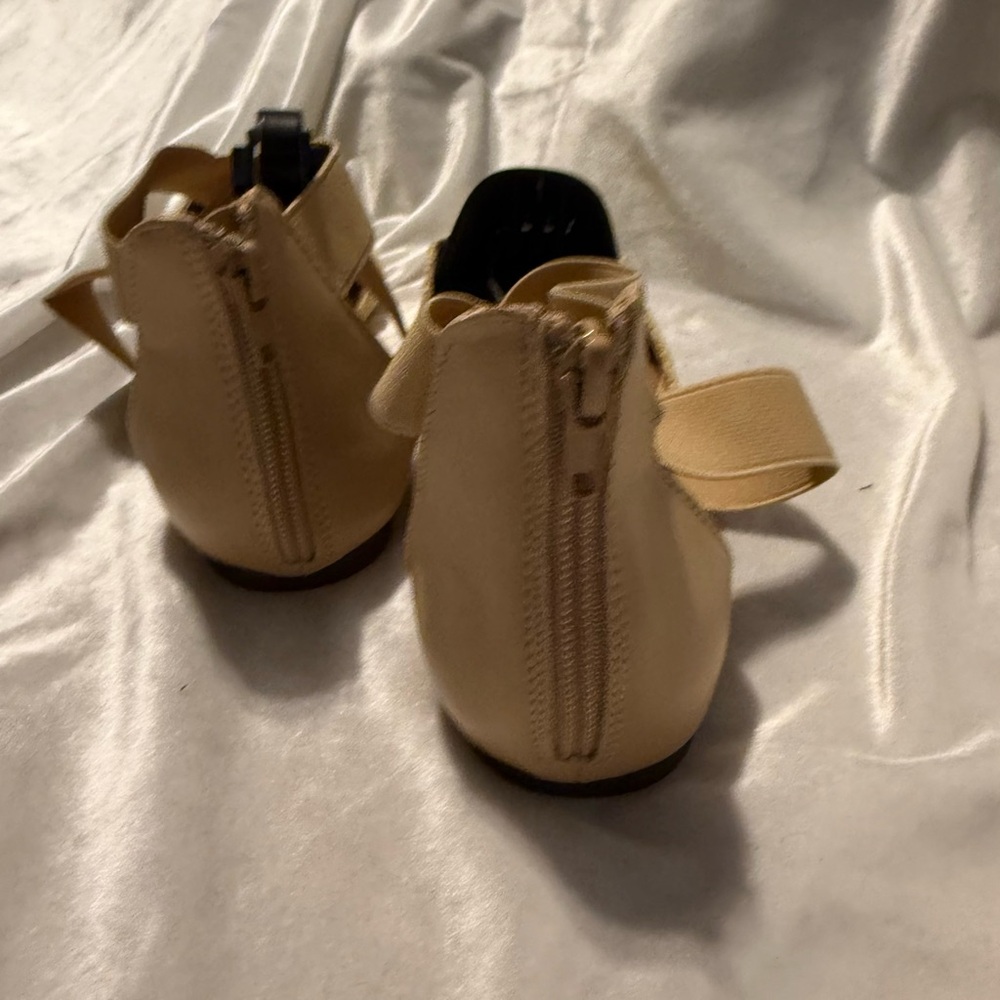 Tan strap flats - Picture 4 of 7